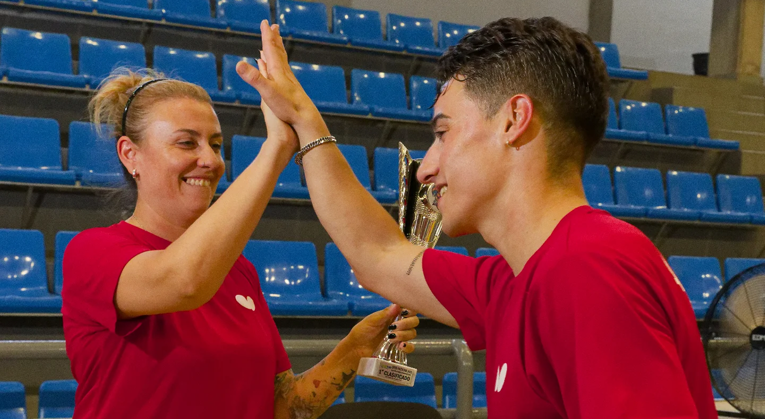 Lis and Alberto celebrating